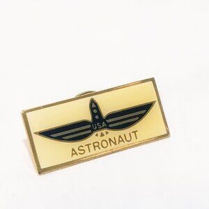 USA Astronaut Space Club Wings NASA Souvenir Pin 1" 1983